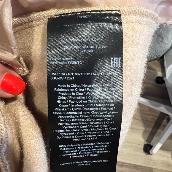 ONLY shacket in medium. Excellent condition!!! - Picture 4 of 7